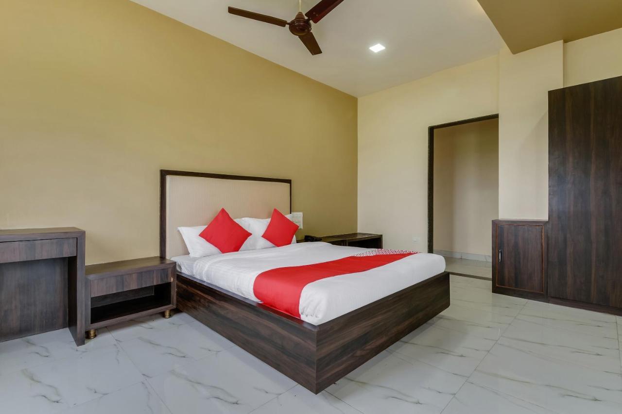 Oyo 48352 Hotel Bhagyalaxmi Kala Exterior photo
