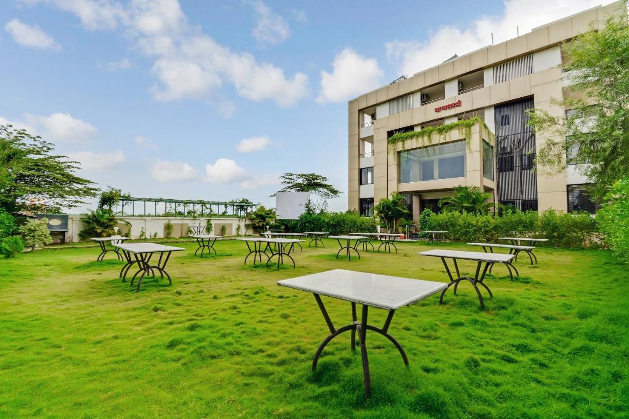 Oyo 48352 Hotel Bhagyalaxmi Kala Exterior photo